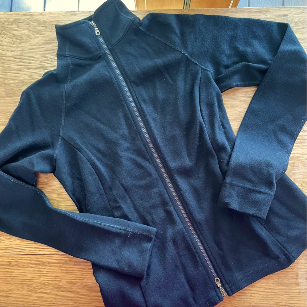 *24 hrs only!* EUC women’s Ibex medium weight zip up jacket, black, size small.